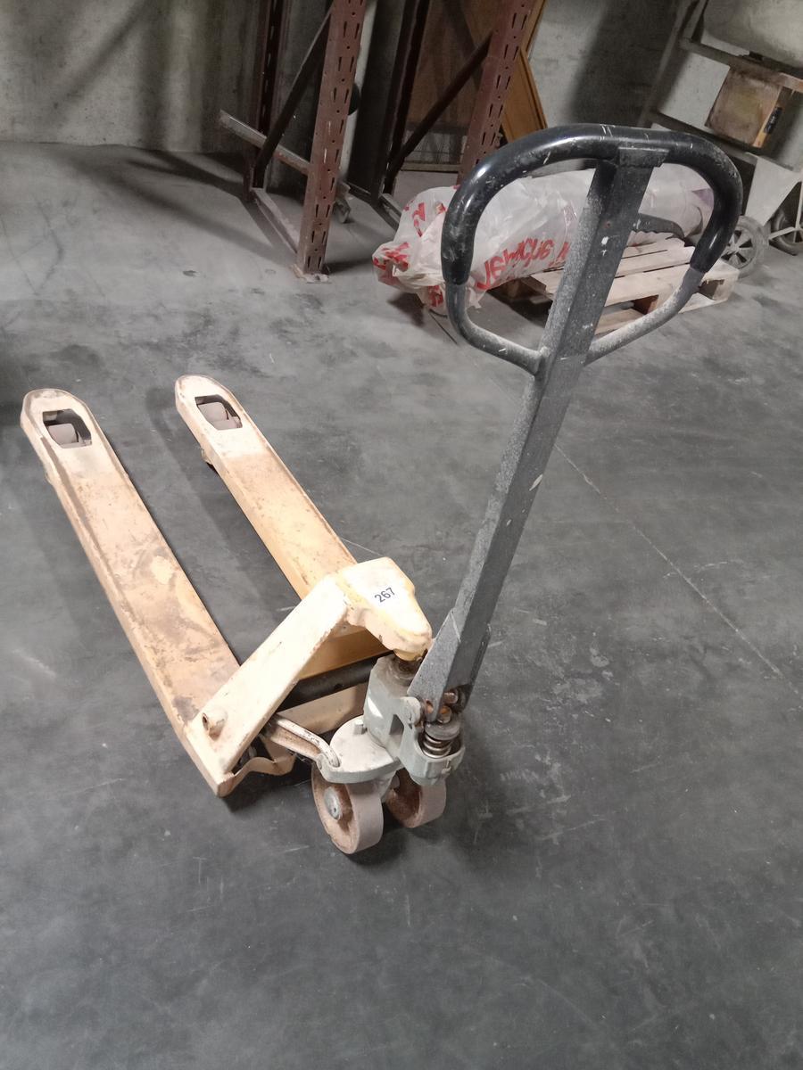 Palettenhubwagen?d=2025-09-06 18:21:56