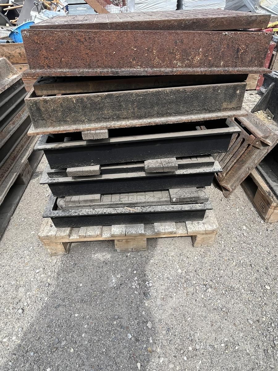 5 Stück Kanaldeckel Guss ca. 70/50/100 cm