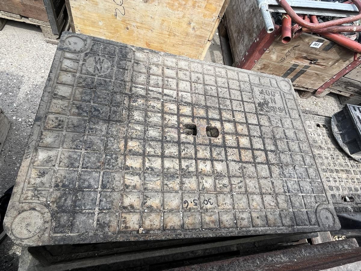 4 Stück Kanaldeckel ca.70/50/100 cm