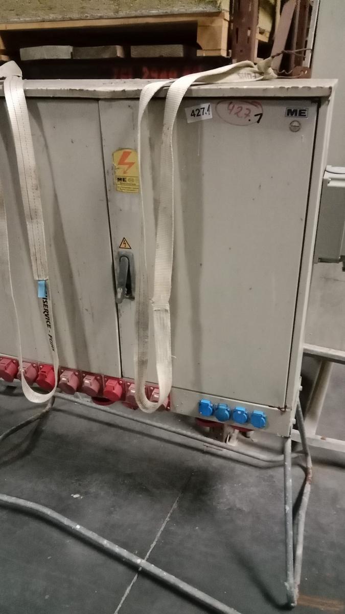 Baustromverteilerschrank mit Kransteckdose