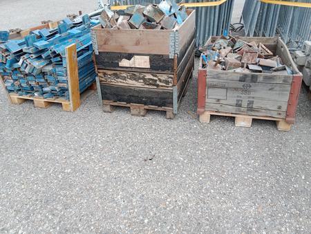 3 Paletten Aufzugsschuhe / Zubehr