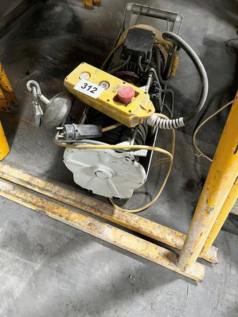 Baustellen Bockaufzug mit Winde ca.250kg /230V