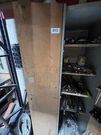 Werkzeugschrank bestckt mit Handwerkzeugen