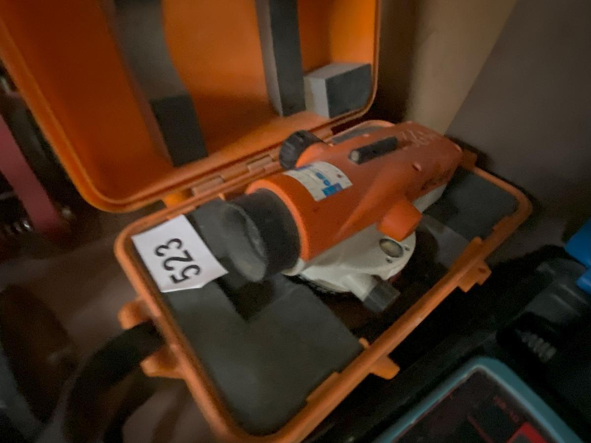 AM Nivelliergerät mit Stativ?d=2025-09-07 20:59:23