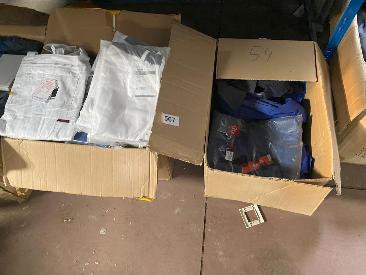 komplette Bestand an Arbeitsbekleidung beschriftet