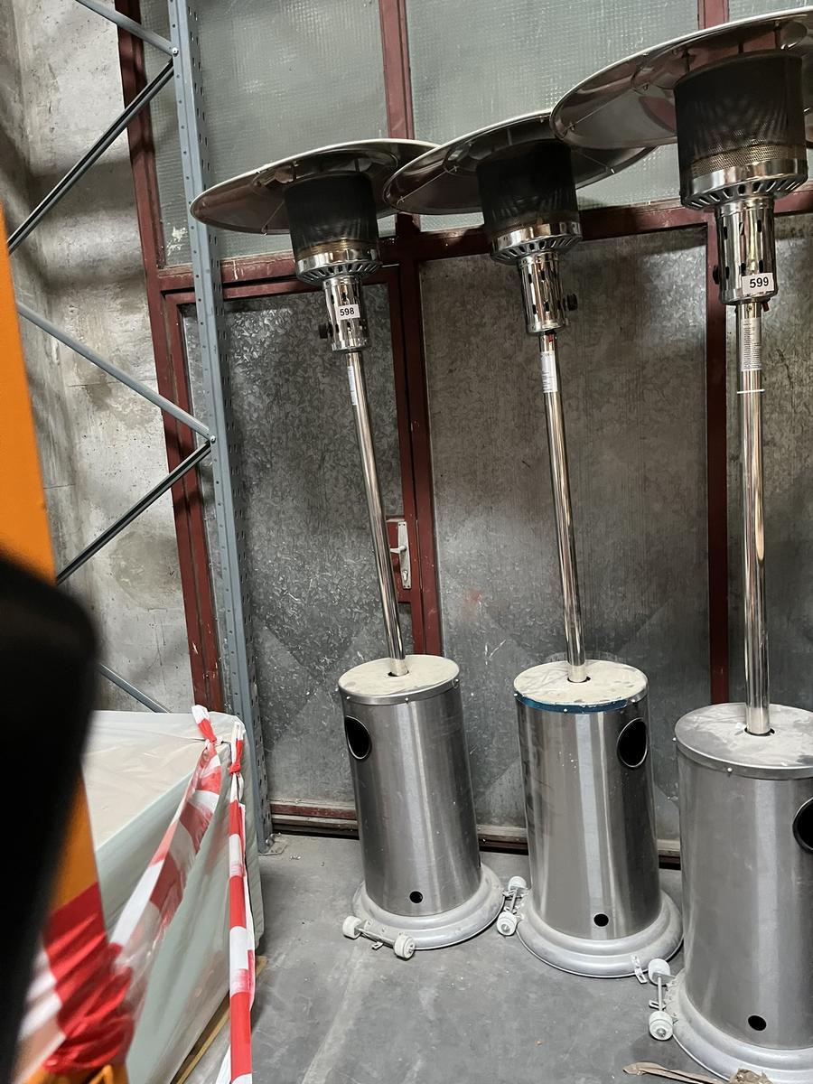 2 Stück Terrassenstrahler je 12 KW Brolly