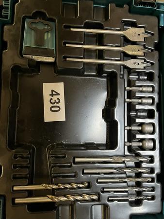 Makita Bohrmaschine mit Bohrerkassette
