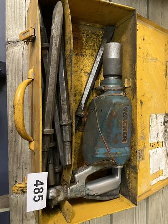 Wacker Kompressorhammer mit Spitzmeissel