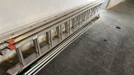 Aluleiter 3 teilig mit jeweils 12 Sprossen Aluleiter 3 teilig mit jeweils 12 Sprossen