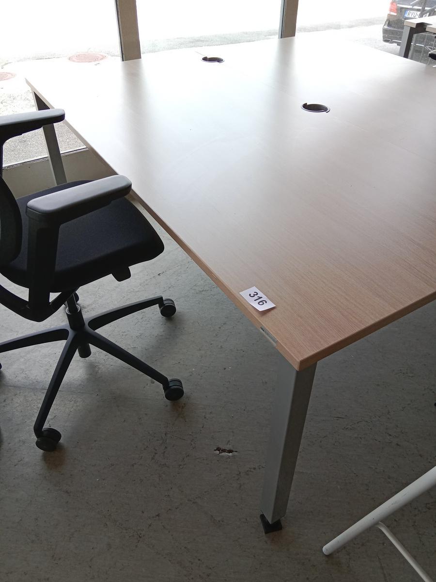 OKA Schreibtisch, ca. 180x80cm, höhenverstellbar?d=2025-08-30 08:00:12