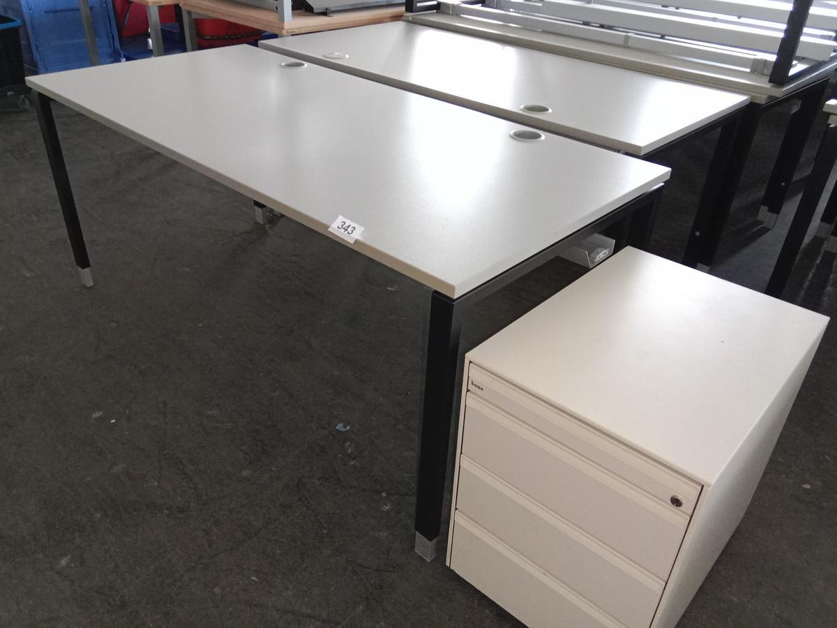 Hali Schreibtisch, Platte hellgrau, Gestell schwarz, ca. 170x80cm, höhenverstellbar?d=2025-08-30 08:00:00