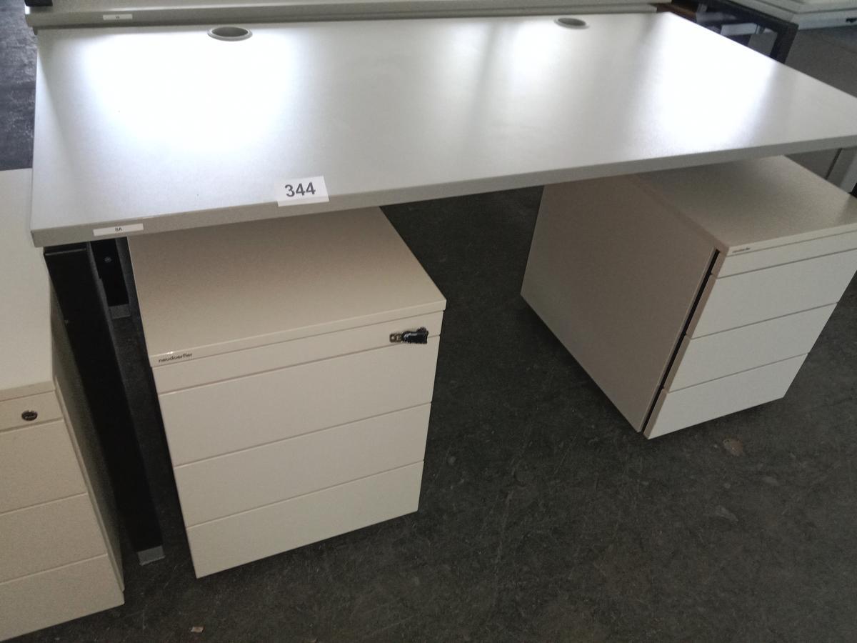 Hali Schreibtisch, Platte hellgrau, Gestell schwarz, ca. 170x80cm, höhenverstellbar?d=2025-08-30 07:57:47