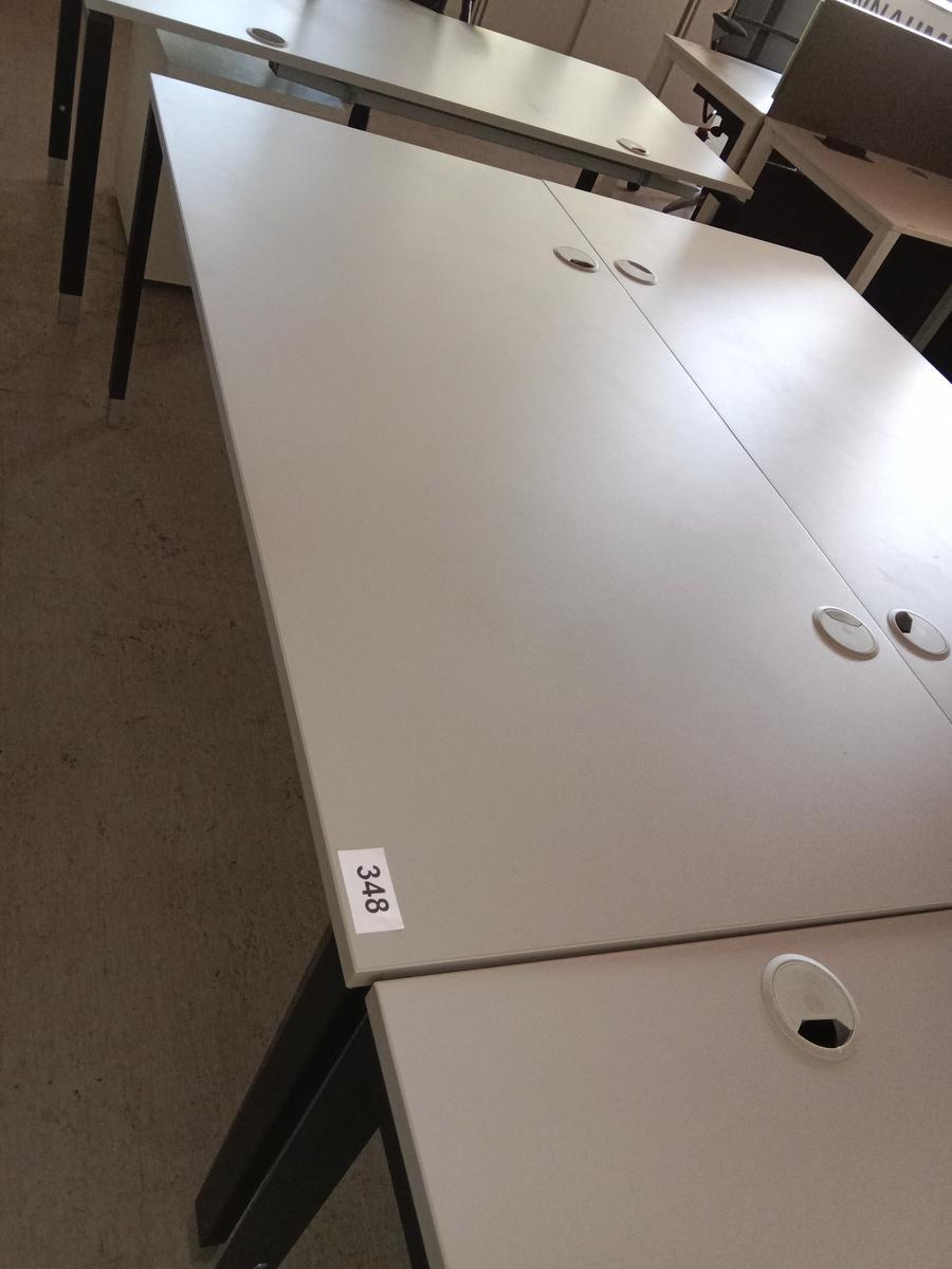 Hali Schreibtisch, Platte hellgrau, Gestell schwarz, ca. 170x80cm, höhenverstellbar?d=2025-08-30 07:59:54