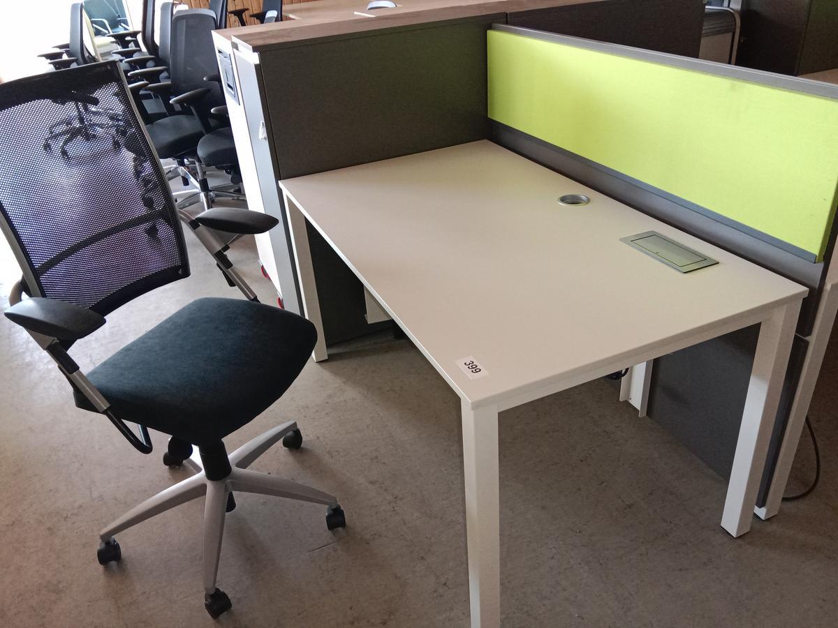 Blaha Arbeitsplatz bestehend aus Schreibtisch ca. 140x80cm mit Trennwand und Aktenschrank ca. 35x90x115cm in grau