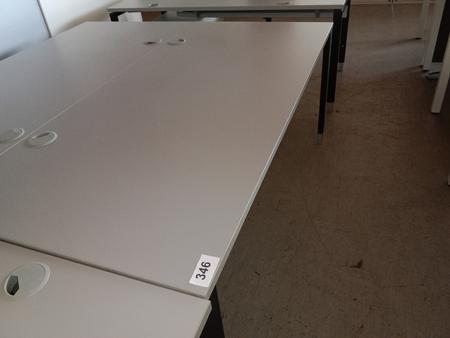 Hali Schreibtisch, Platte hellgrau, Gestell schwarz, ca. 170x80cm, höhenverstellbar Hali Schreibtisch, Platte hellgrau, Gestell schwarz, ca. 170x80cm, höhenverstellbar