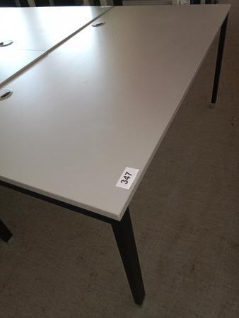 Hali Schreibtisch, Platte hellgrau, Gestell schwarz, ca. 170x80cm, höhenverstellbar Hali Schreibtisch, Platte hellgrau, Gestell schwarz, ca. 170x80cm, höhenverstellbar