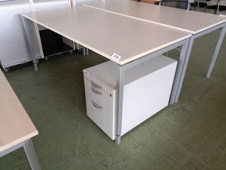 Neudörfler Schreibtisch, ca. 180x90cm, Gestell grau, Platte creme Neudörfler Schreibtisch, ca. 180x90cm, Gestell grau, Platte creme
