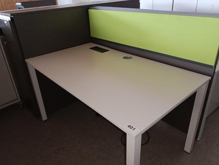 Blaha Arbeitsplatz bestehend aus Schreibtisch ca. 140x80cm mit Trennwand und Aktenschrank ca. 35x90x115cm in grau Blaha Arbeitsplatz bestehend aus Schreibtisch ca. 140x80cm mit Trennwand und Aktenschrank ca. 35x90x115cm in grau