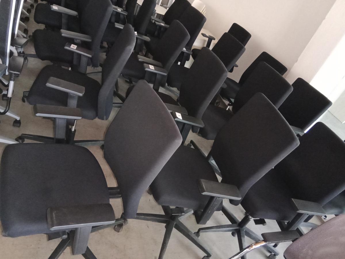 Viasit Bürodrehstuhl mit Polsterbezug, Armlehnen, Sitzneigung verstellbar