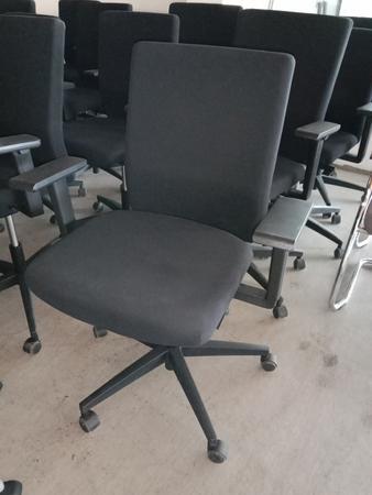 Viasit Bürodrehstuhl mit Polsterbezug, Armlehnen, Sitzneigung verstellbar Viasit Bürodrehstuhl mit Polsterbezug, Armlehnen, Sitzneigung verstellbar