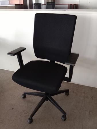 Viasit Bürodrehstuhl mit Polsterbezug, Armlehnen, Sitzneigung verstellbar Viasit Bürodrehstuhl mit Polsterbezug, Armlehnen, Sitzneigung verstellbar