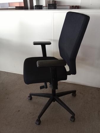 Viasit Bürodrehstuhl mit Polsterbezug, Armlehnen, Sitzneigung verstellbar Viasit Bürodrehstuhl mit Polsterbezug, Armlehnen, Sitzneigung verstellbar