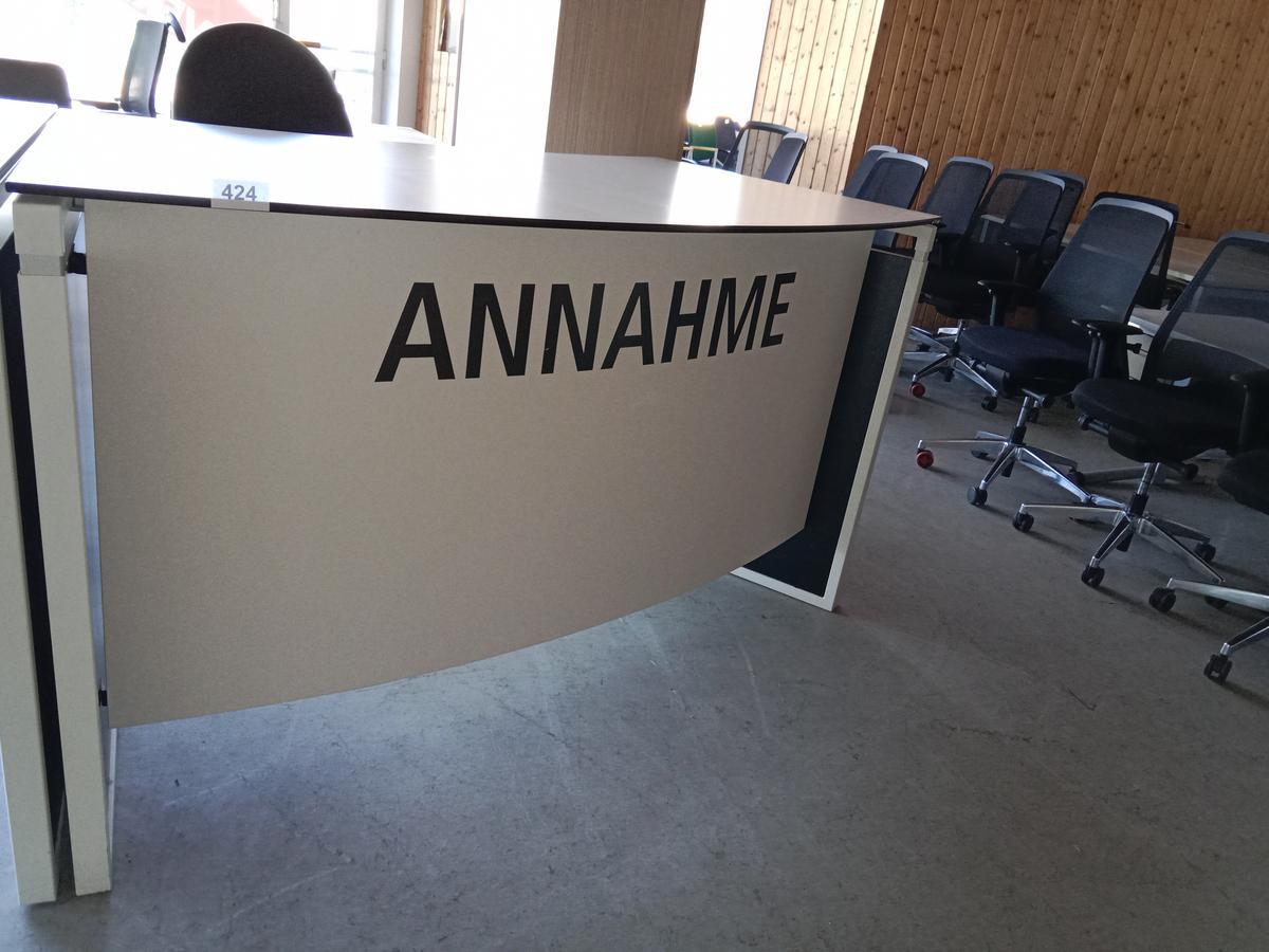 Annahmepult, geschwungen, inkl. Drehhocker, ca. 200x80x110cm
