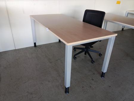 Schreibtisch, Ahorn, ca. 180x80cm, höhenverstellbar Schreibtisch, Ahorn, ca. 180x80cm, höhenverstellbar