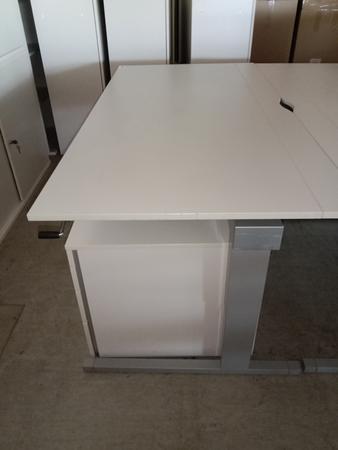 Techo Schreibtisch mit Kurbel, höhenverstellbar, 160x80cm, in grau Techo Schreibtisch mit Kurbel, höhenverstellbar, 160x80cm, in grau
