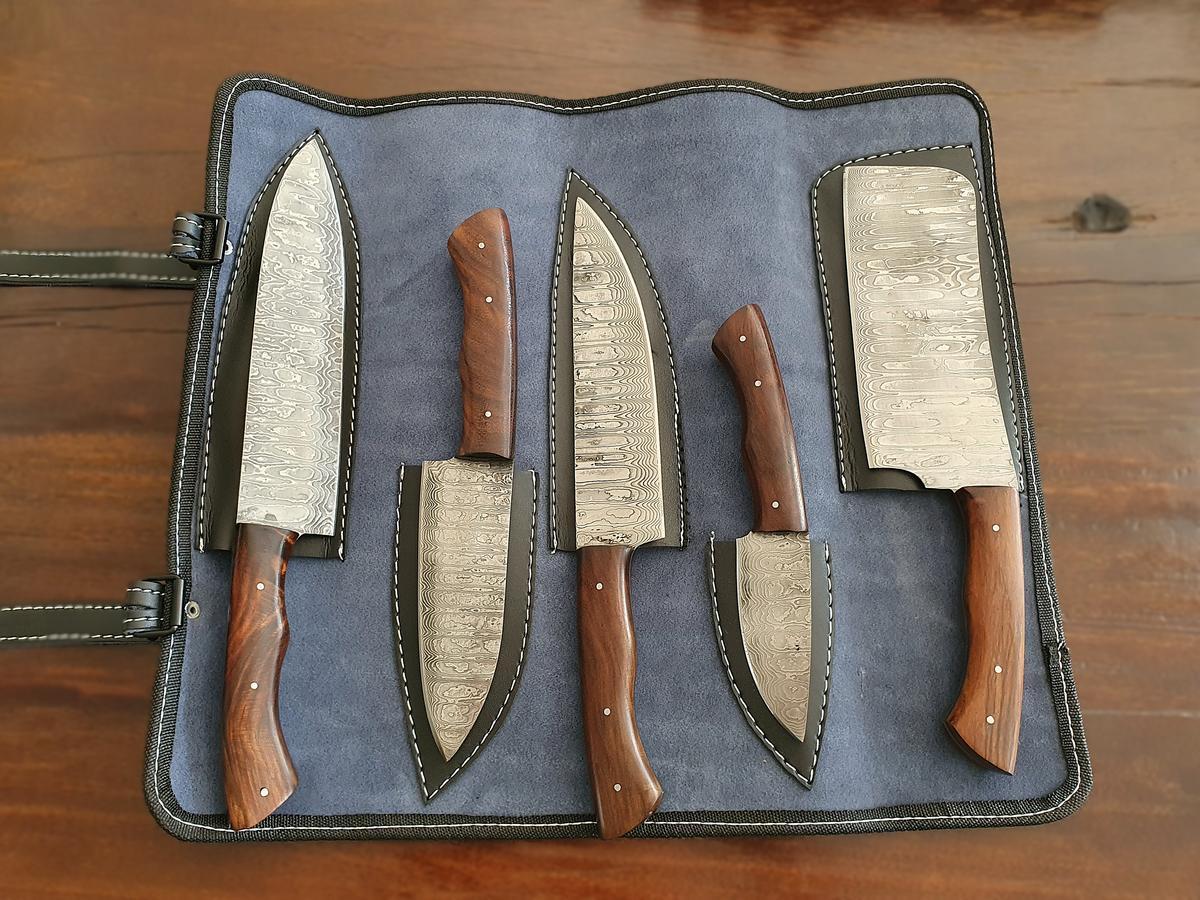 Kochset mit 5 Damast-Messer und brauner Lederrolle