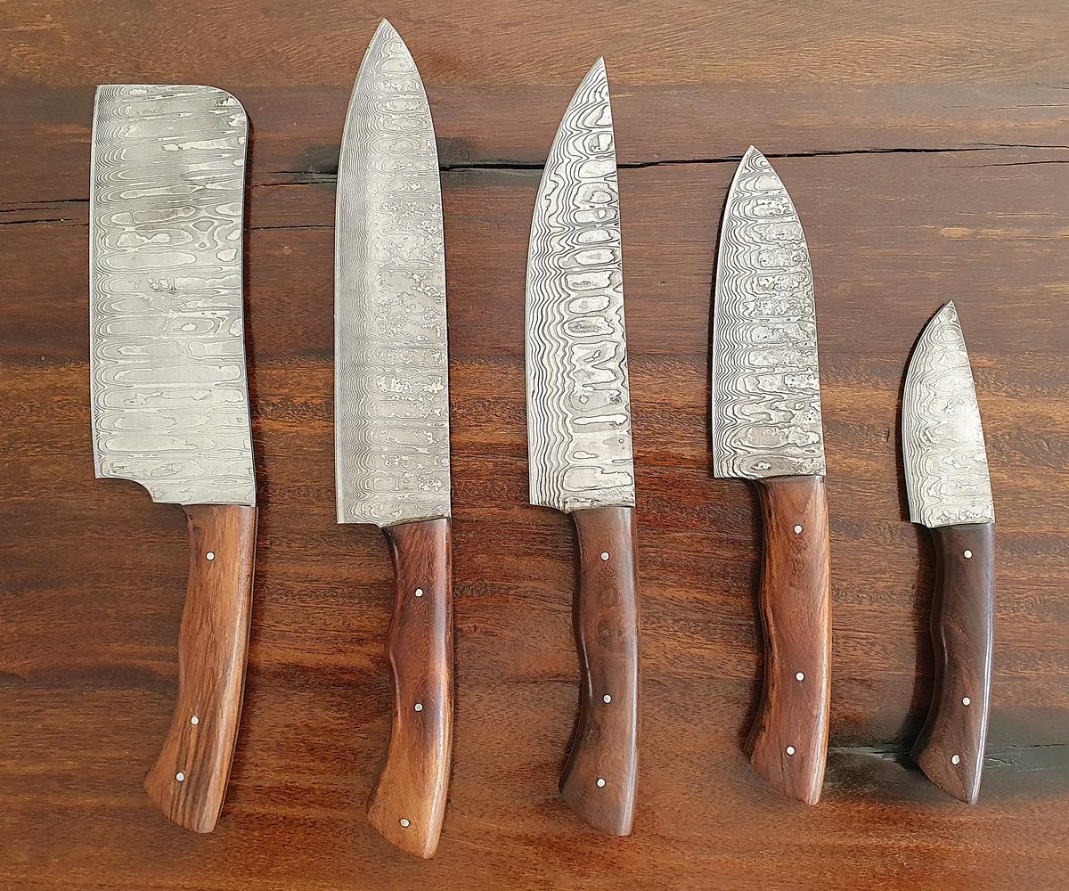 Kochset mit 5 Damast-Messer und schwarzer Lederrolle
