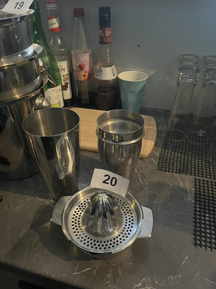 Shaker / Zitruspresse in Edelstahl?d=2025-09-13 22:09:42
