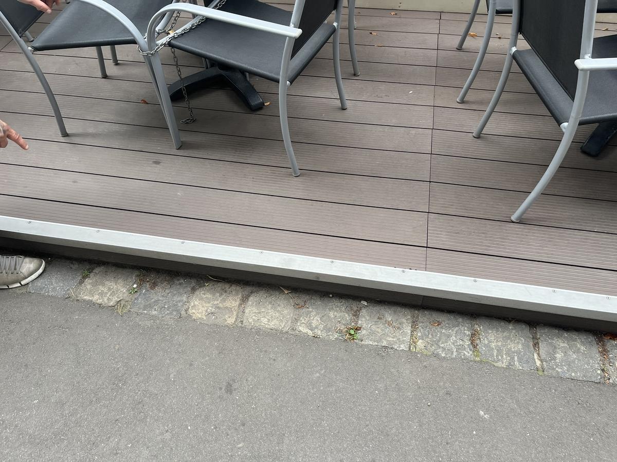 kpl. Gastgarten - Bodensysteme schraubbar - Legobauweise mit Geländer ca. 8.66 x 1.8 x 1.8 m