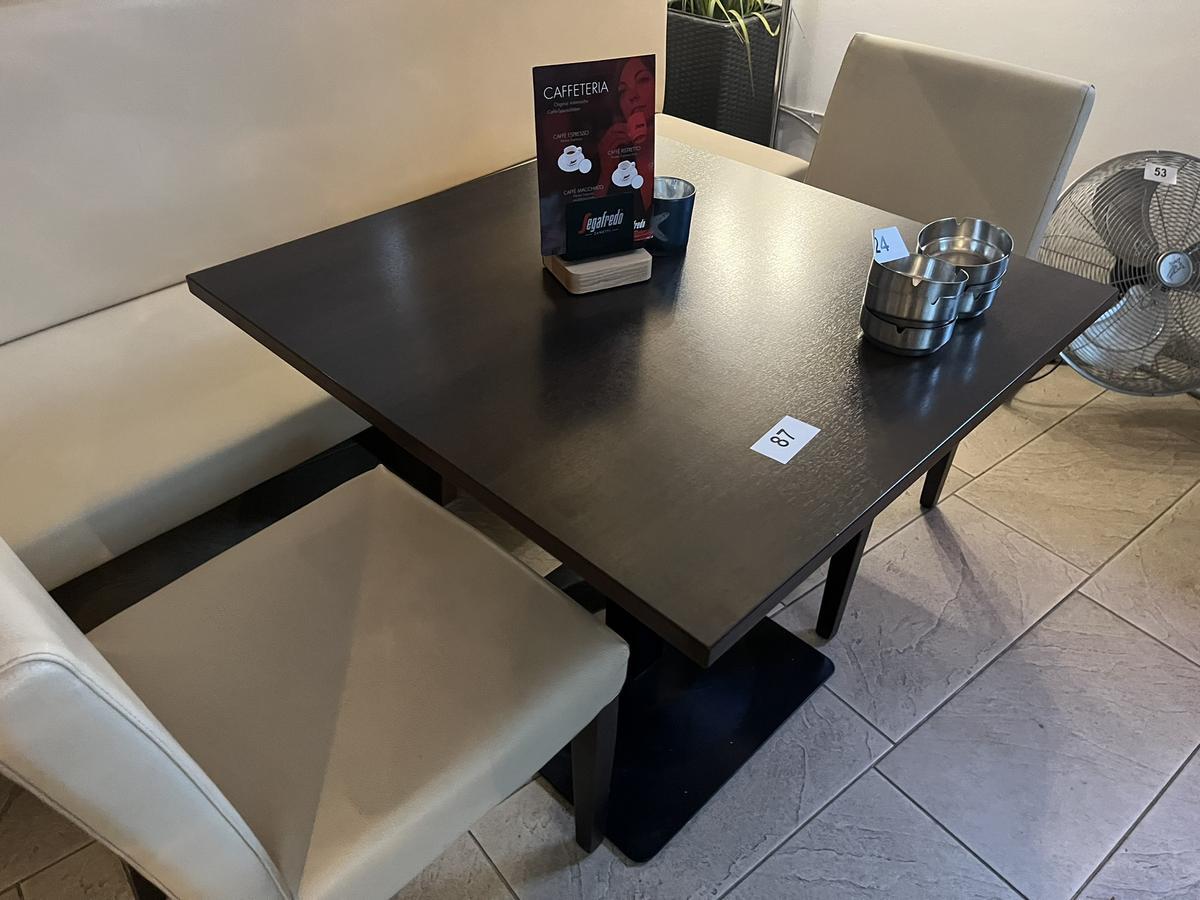 Tisch ca. 80x80 cm?d=2025-09-14 00:01:03