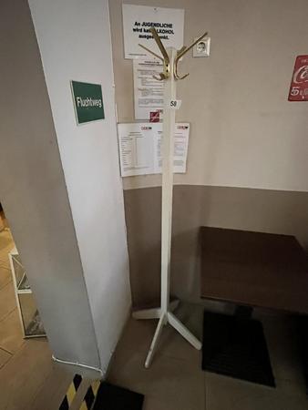 1 Stück Gaderobe 1 Stück Gaderobe