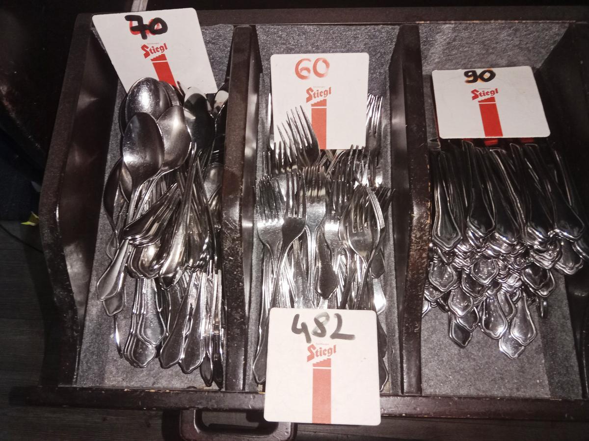 185 tlg.Besteckset 86 Messer,60 Gabeln, 40 Löffel