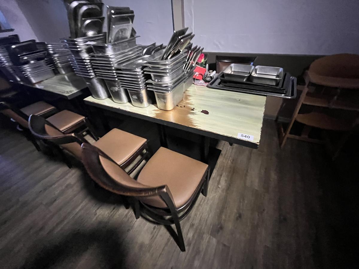 Gastrotisch ca. 130/85 cm mit 4 Gastrostühlen