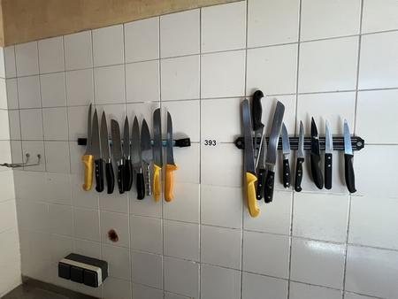 18 teiliges Messerset inkl.Wandhalterungen in Magnet