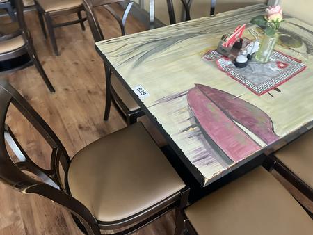 Gastrotisch ca. 110/80 cm mit 5 Gastrosthlen