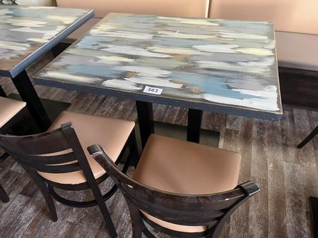 Gastrotisch 100/80 cm mit 2 Sthlen