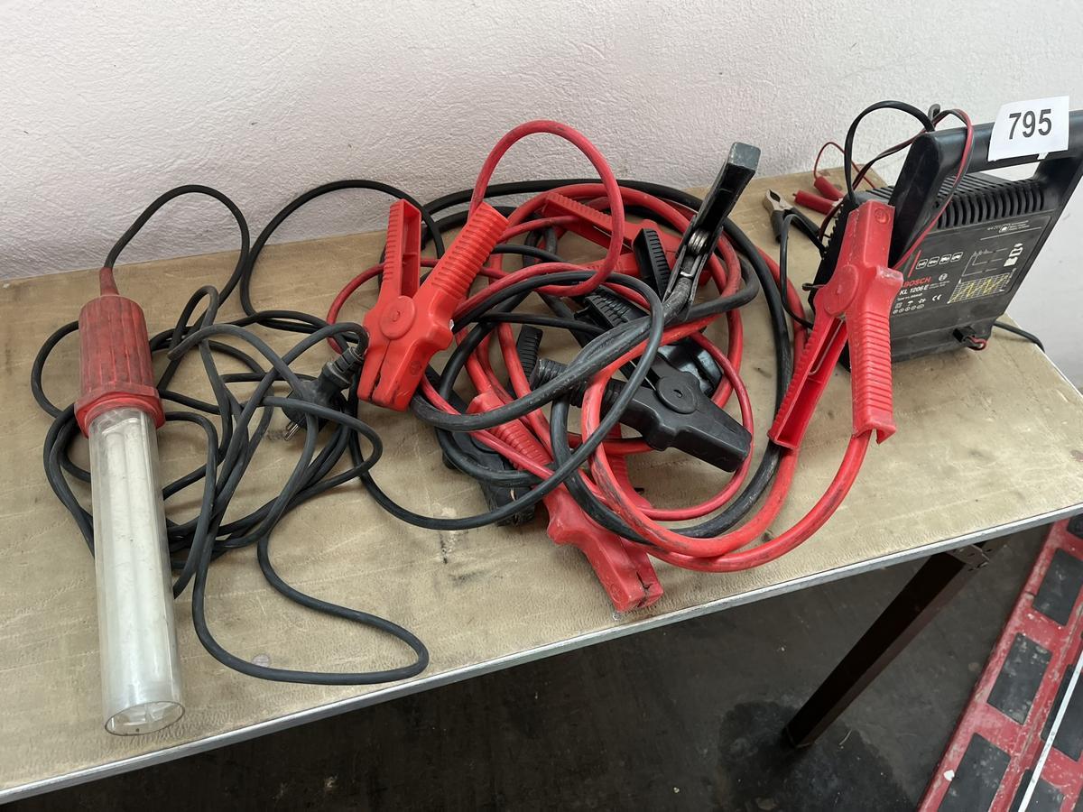 BOSCH Ladegerät - Handleuchte - 2 x Starterkabeln