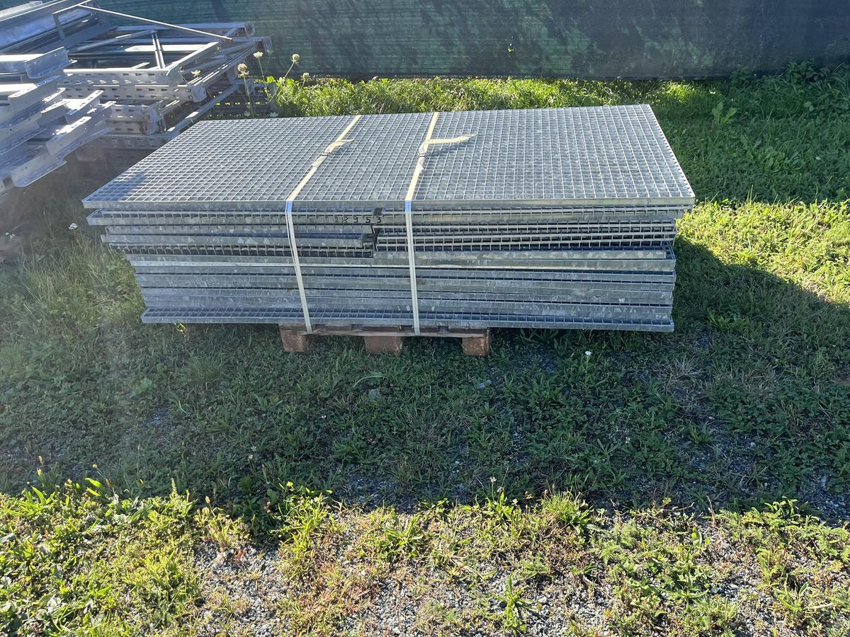 19   Stück Gitterroste verzinkt  ca. 200/100 cm 11 x , ca.100/100 cm