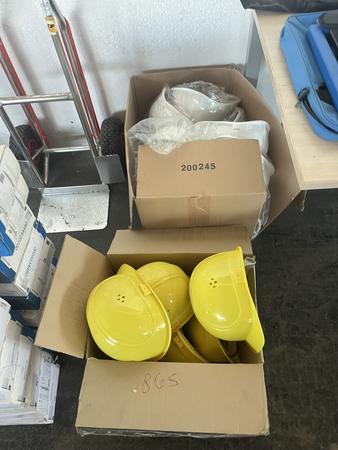 16 Stück Bauheleme 10x weiss, 6 x gelb neu 16 Stück Bauheleme 10x weiss, 6 x gelb neu
