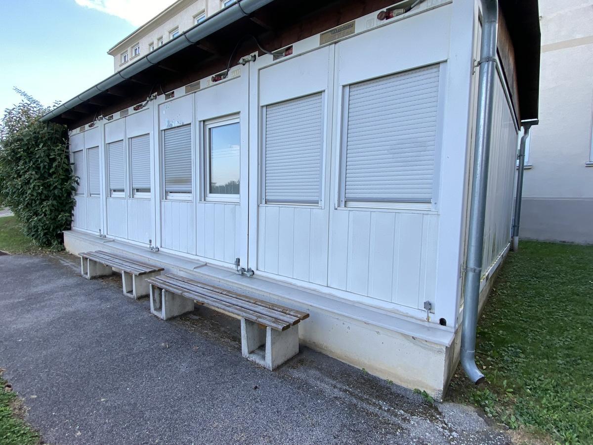 Containex 4-fach Containeranlage ohne Mittelwände, stirnseitig Fenster, isoliert, PVC Boden, Elektroheizung, 1 Außentüre, Baujahr 2000?d=2025-09-16 22:22:21