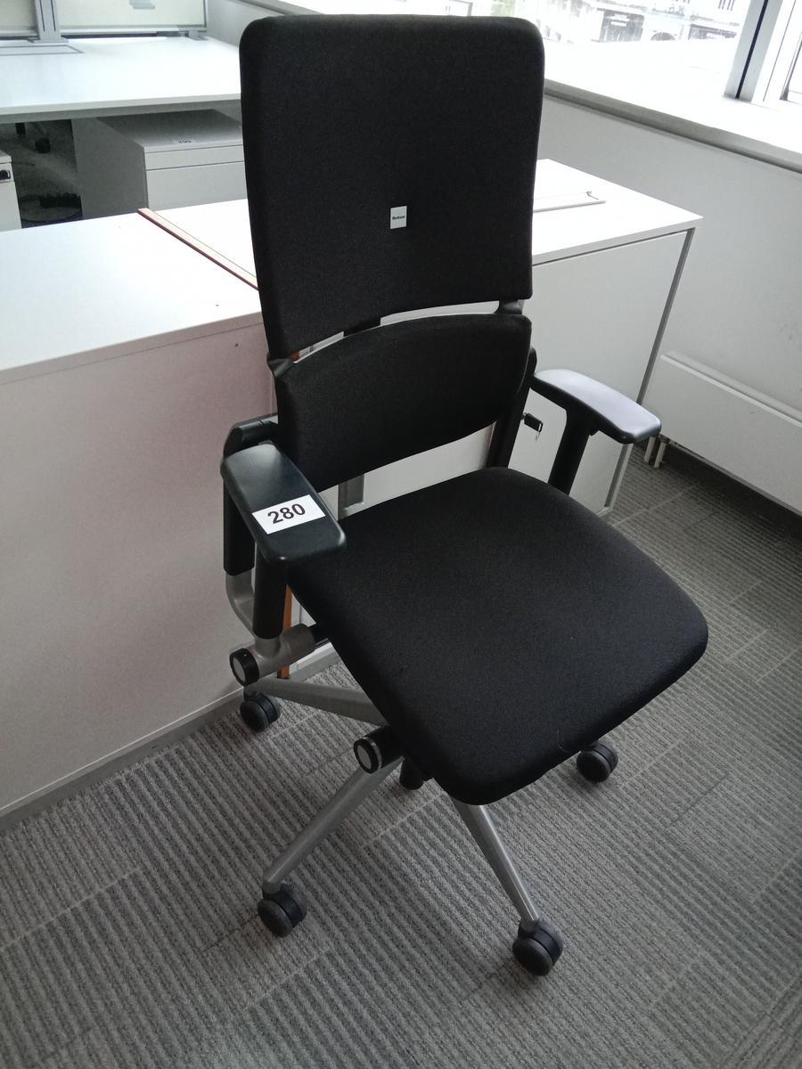 Steelcase Bürodrehstuhl, Stoffbezug, schwarz?d=2025-10-11 20:17:49