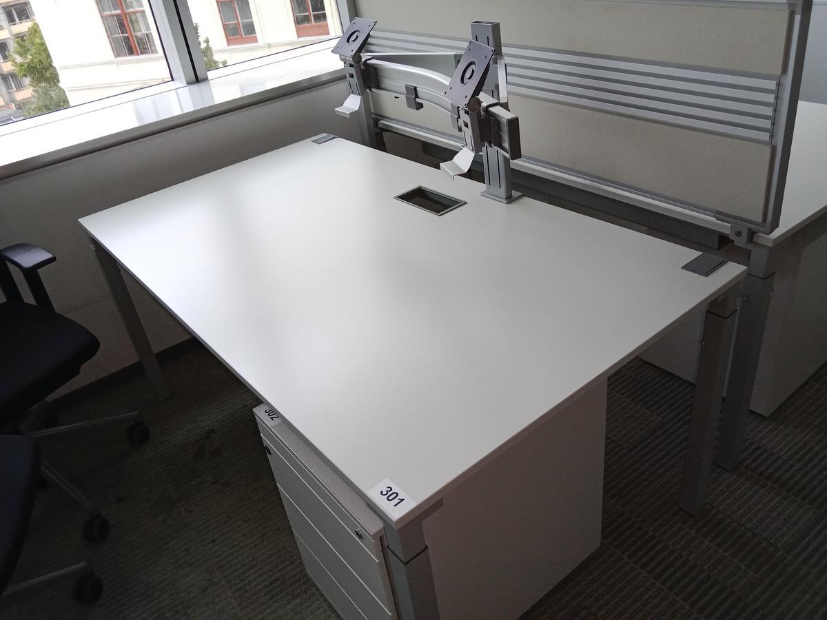 Steelcase Schreibtisch, ca. 160x90cm, weiß, ohne Rückwand, mit EDV Klappe?d=2025-10-11 20:17:49
