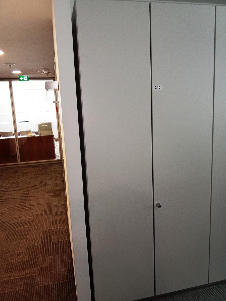 Aktenschrank, Steelcase, 6 Ordner hoch, weiß, ca. 100x45x230cm?d=2025-10-11 20:17:50