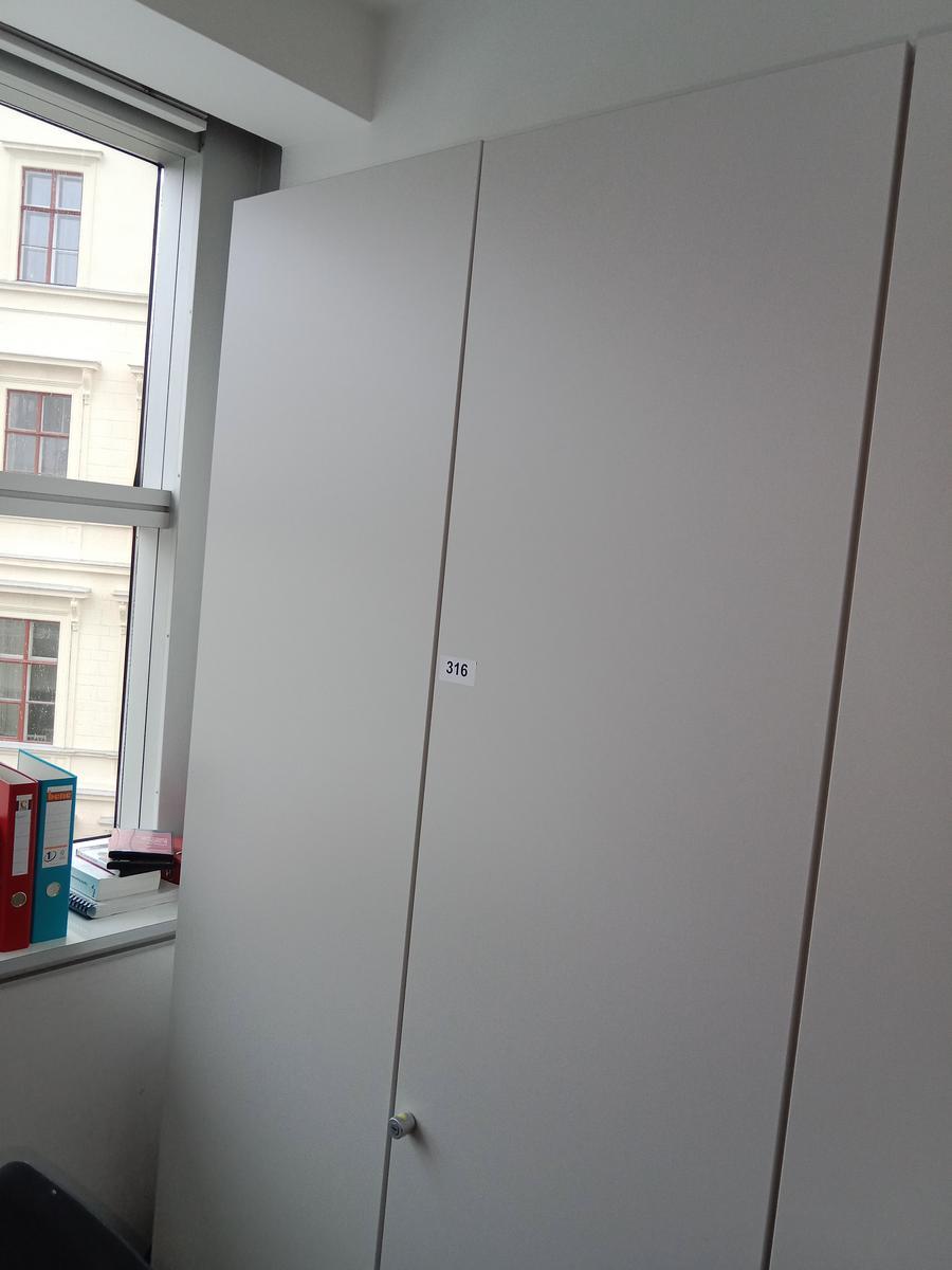 Aktenschrank, Steelcase, 6 Ordner hoch, weiß, ca. 120x45x230cm?d=2025-10-11 20:20:28
