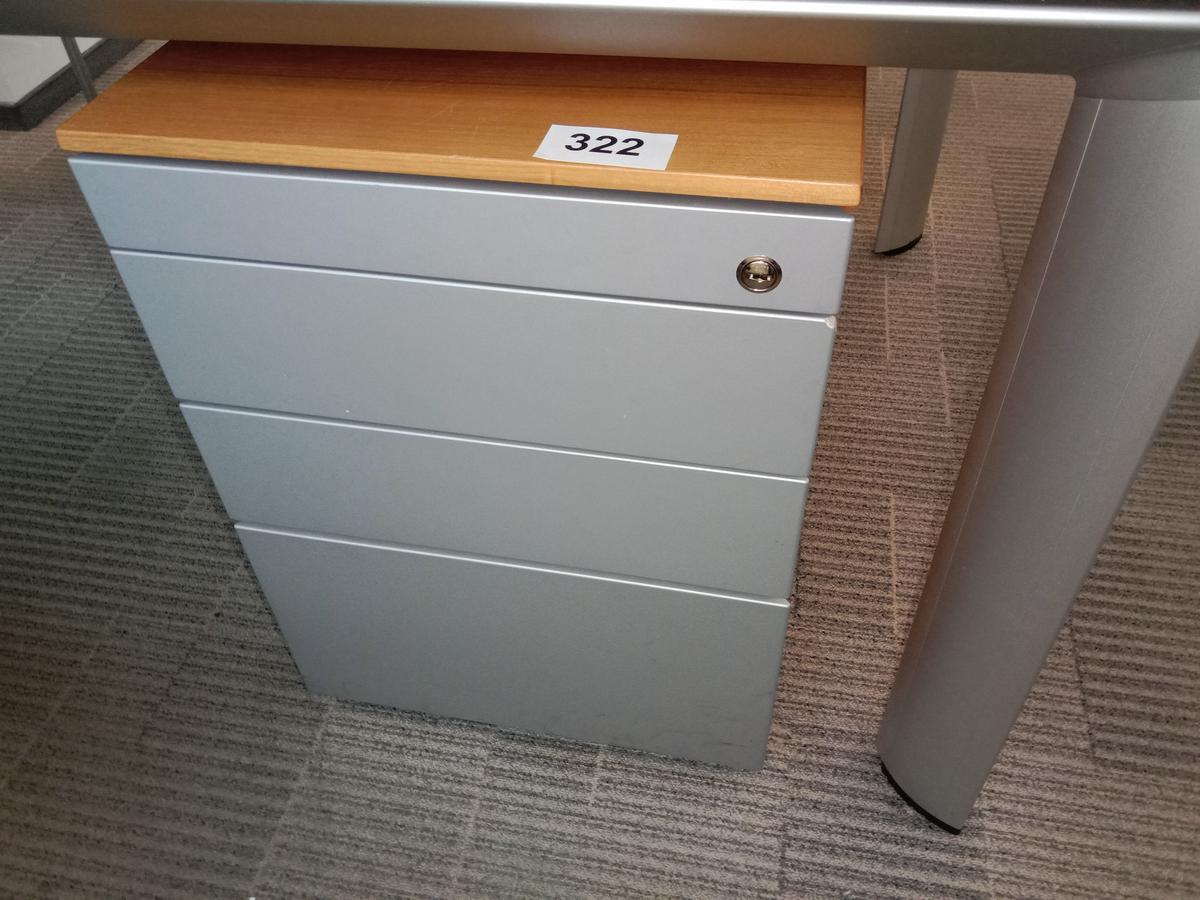 Rollcontainer in Holzoptik, Front silber, ca. 45x60x63cm?d=2025-10-11 20:17:50