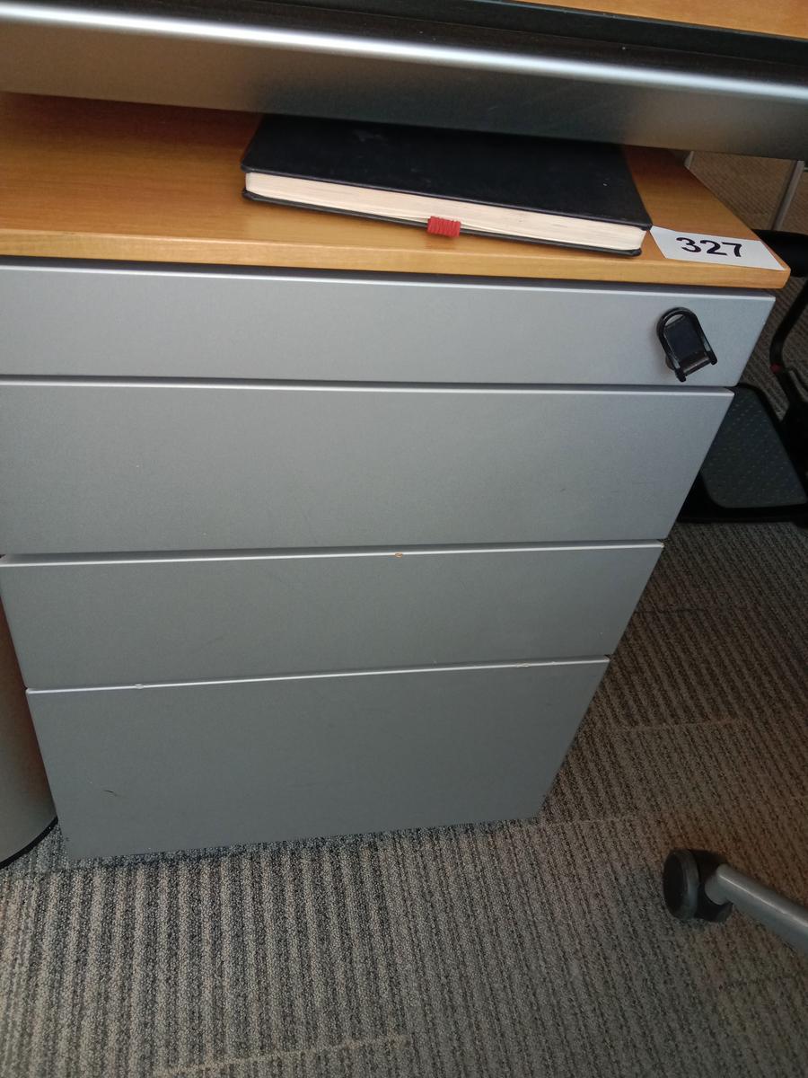 Rollcontainer in Holzoptik, Front silber, ca. 45x60x63cm?d=2025-10-11 20:22:42
